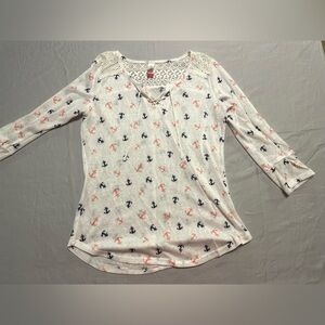 Women’s Shirt - No Boundaries - XL